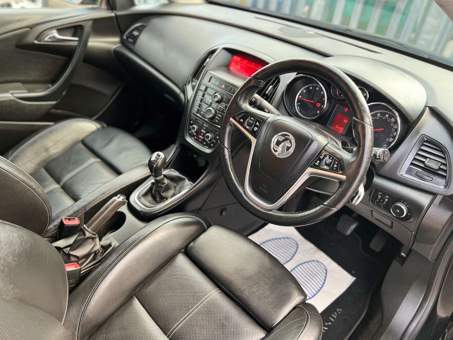 Used Vauxhall Astra 2016 for sale - 76352636: Photo 2