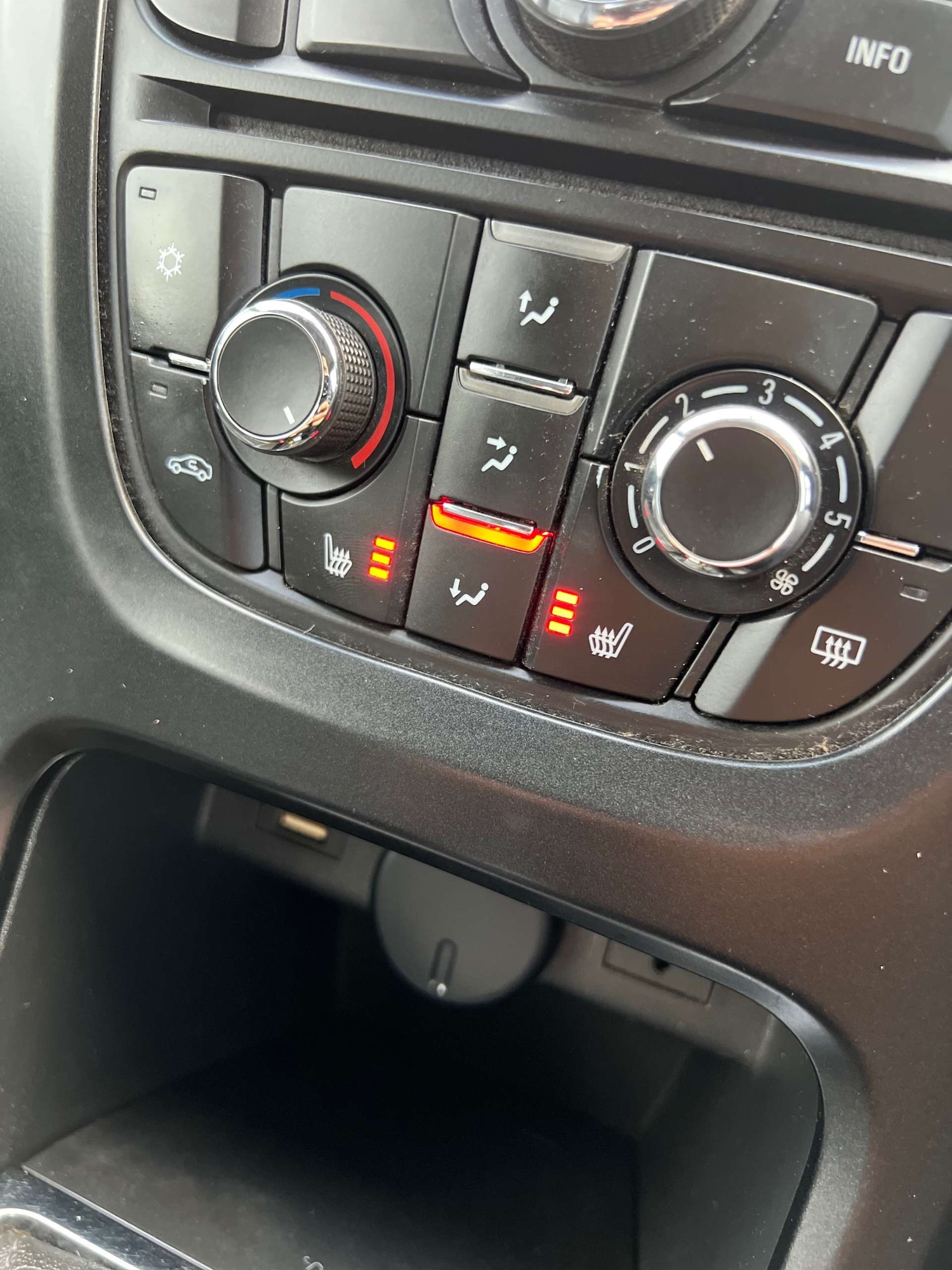 Used Vauxhall Astra 2016 for sale - 76352636: Photo 32