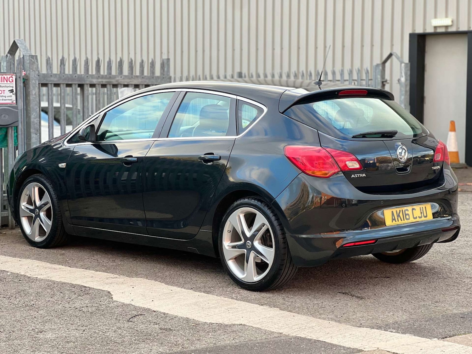 Used Vauxhall Astra 2016 for sale - 76352636: Photo 6