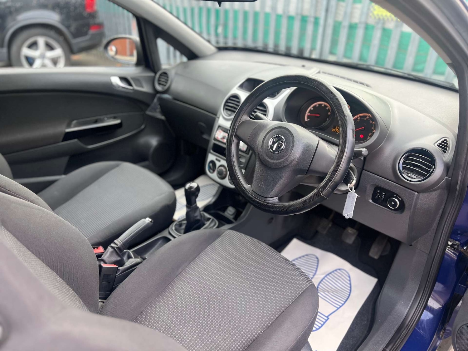 Used Vauxhall Corsa 2012 for sale - 76495833: Photo 2