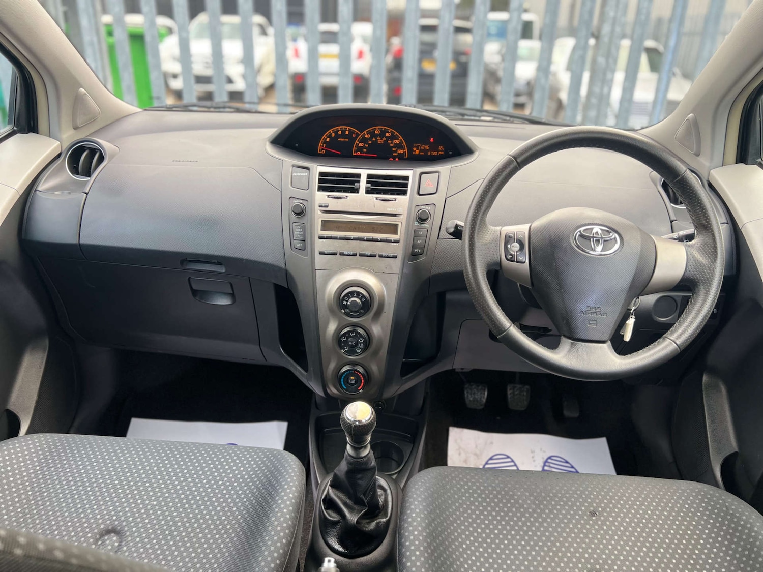 Used Toyota Yaris 2010 for sale - 76848488: Photo 17