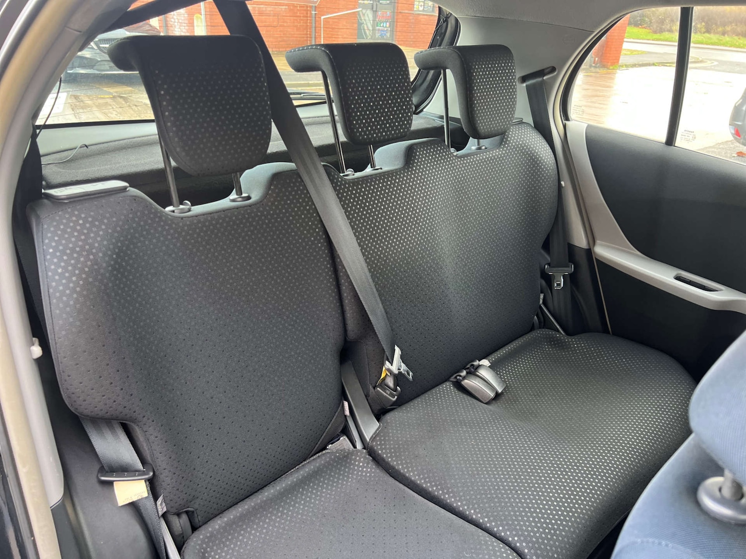 Used Toyota Yaris 2010 for sale - 76848488: Photo 21