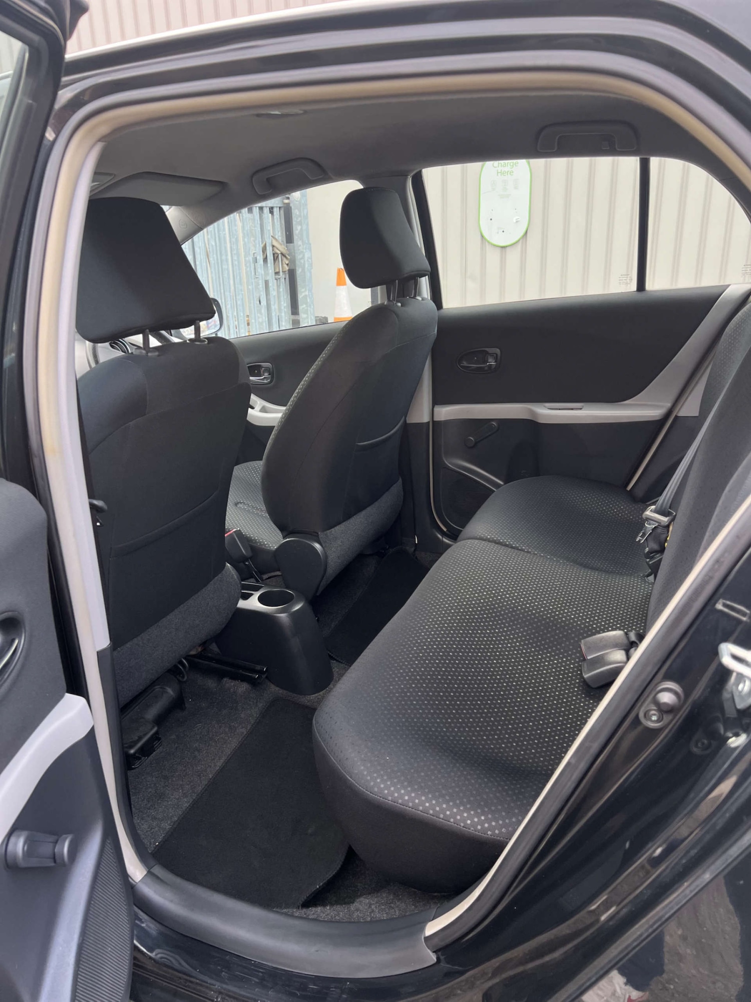 Used Toyota Yaris 2010 for sale - 76848488: Photo 25