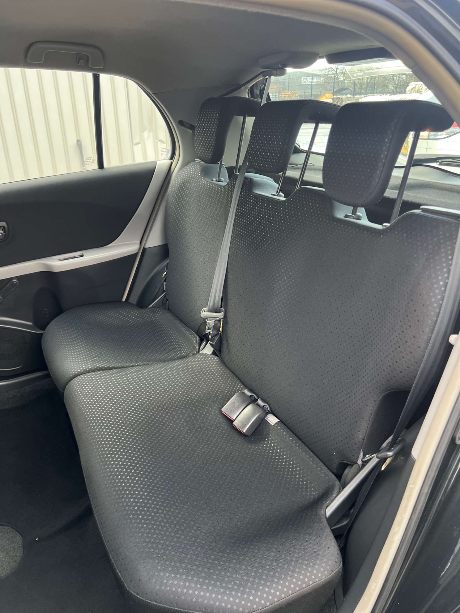 Used Toyota Yaris 2010 for sale - 76848488: Photo 26