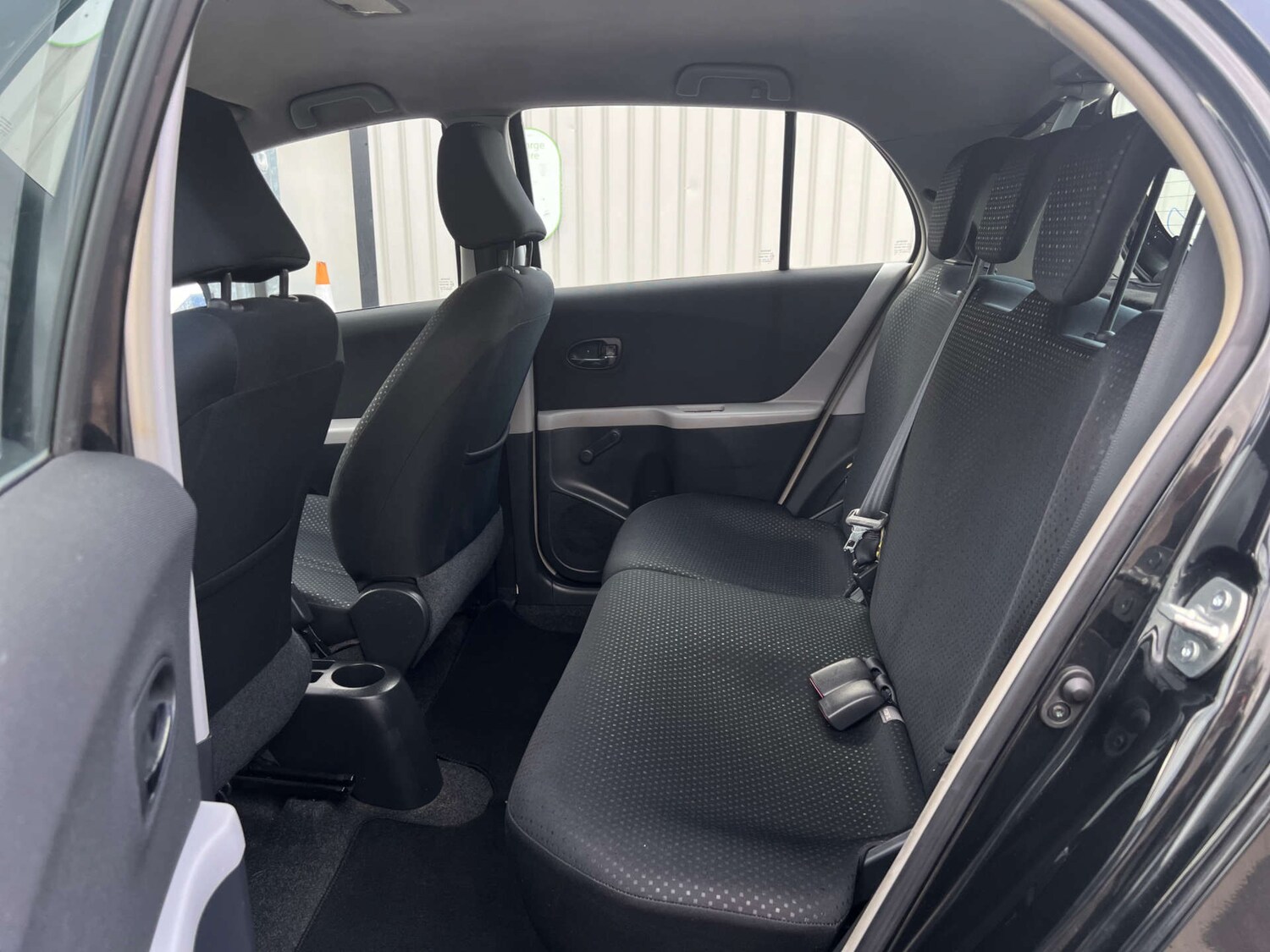 Used Toyota Yaris 2010 for sale - 76848488: Photo 27