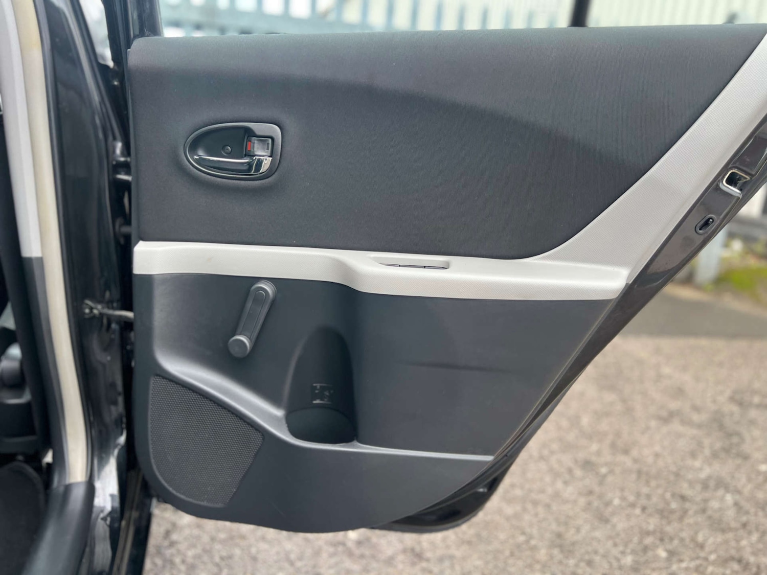 Used Toyota Yaris 2010 for sale - 76848488: Photo 38