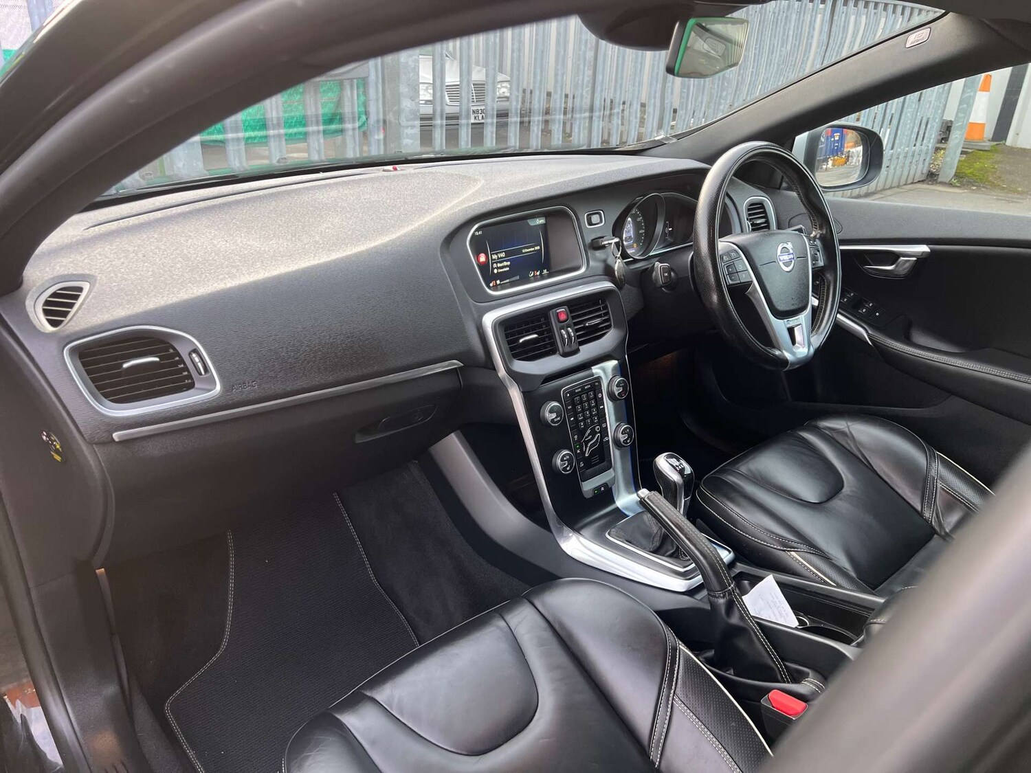 Used Volvo V40 2016 for sale - 77003518: Photo 2