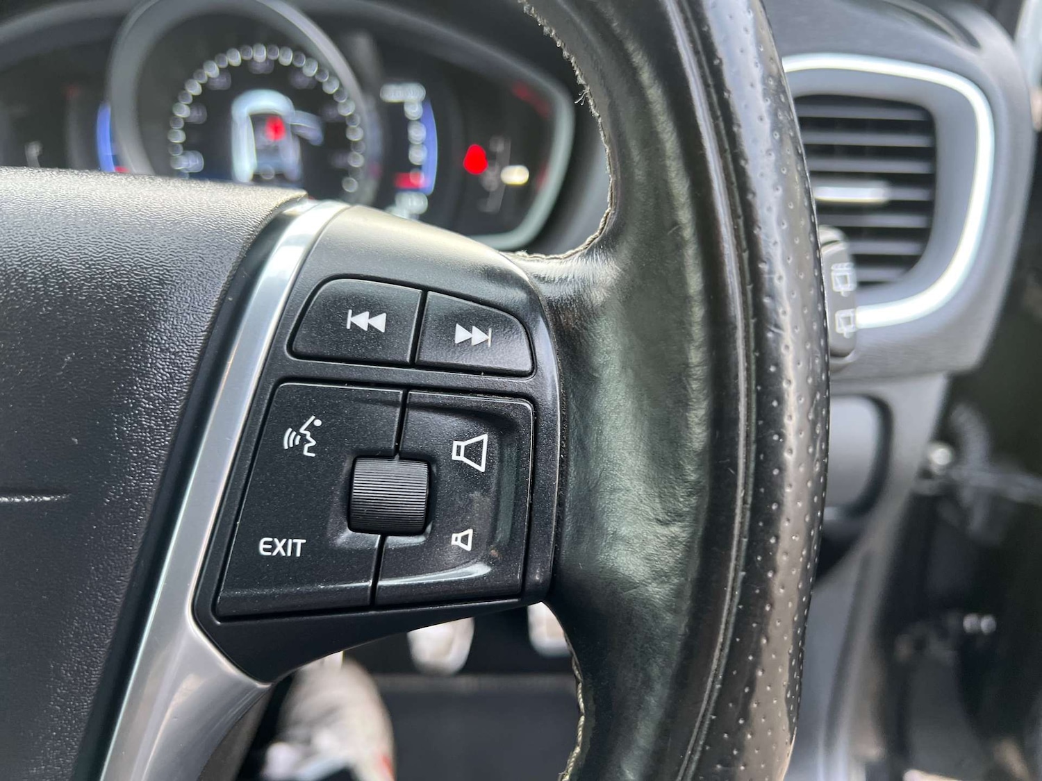 Used Volvo V40 2016 for sale - 77003518: Photo 42