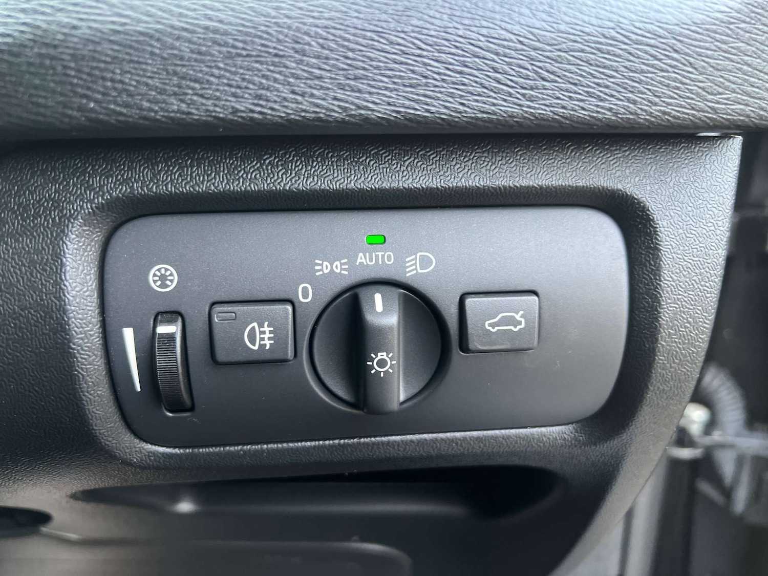 Used Volvo V40 2016 for sale - 77003518: Photo 43