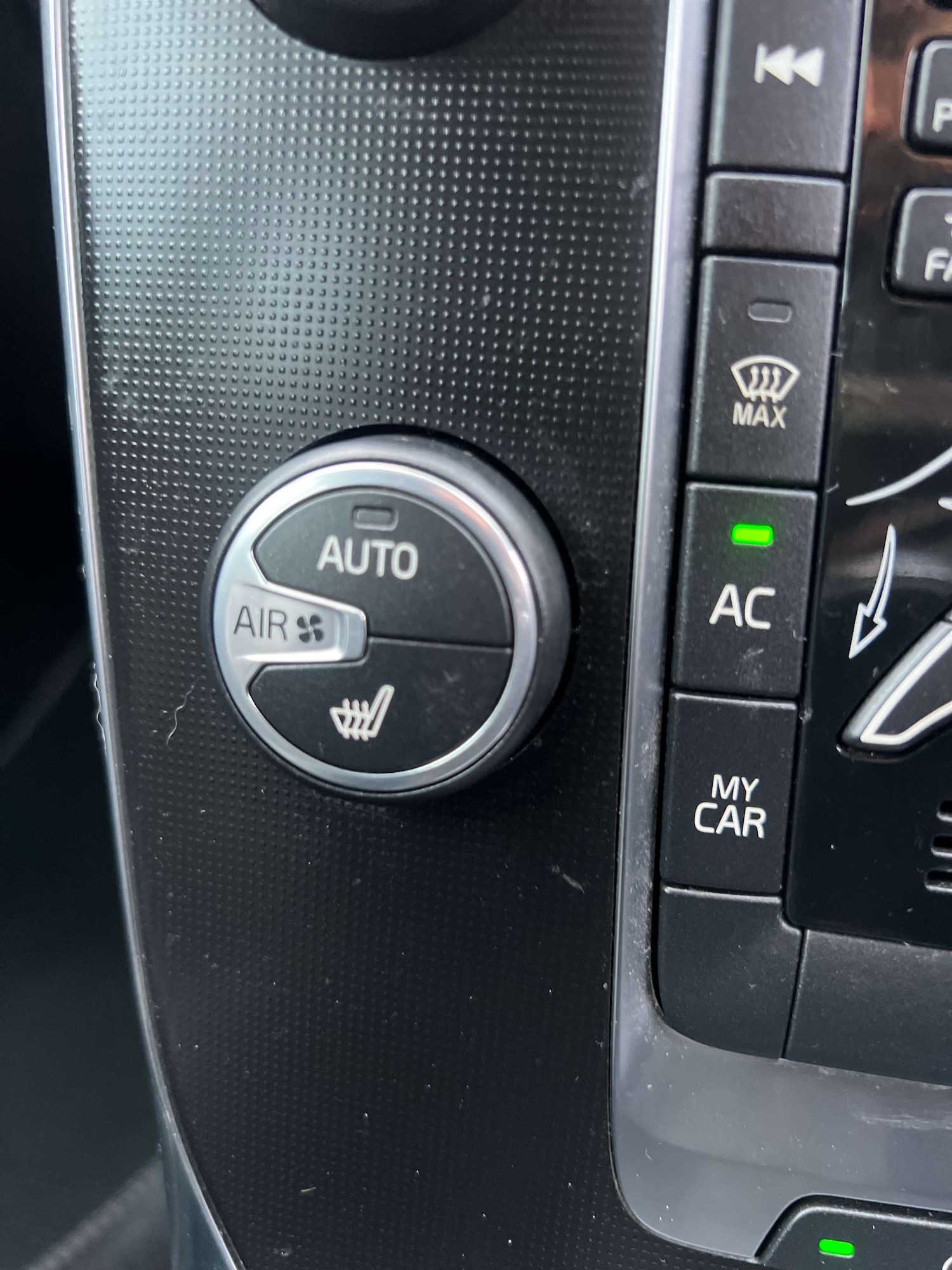 Used Volvo V40 2016 for sale - 77003518: Photo 46