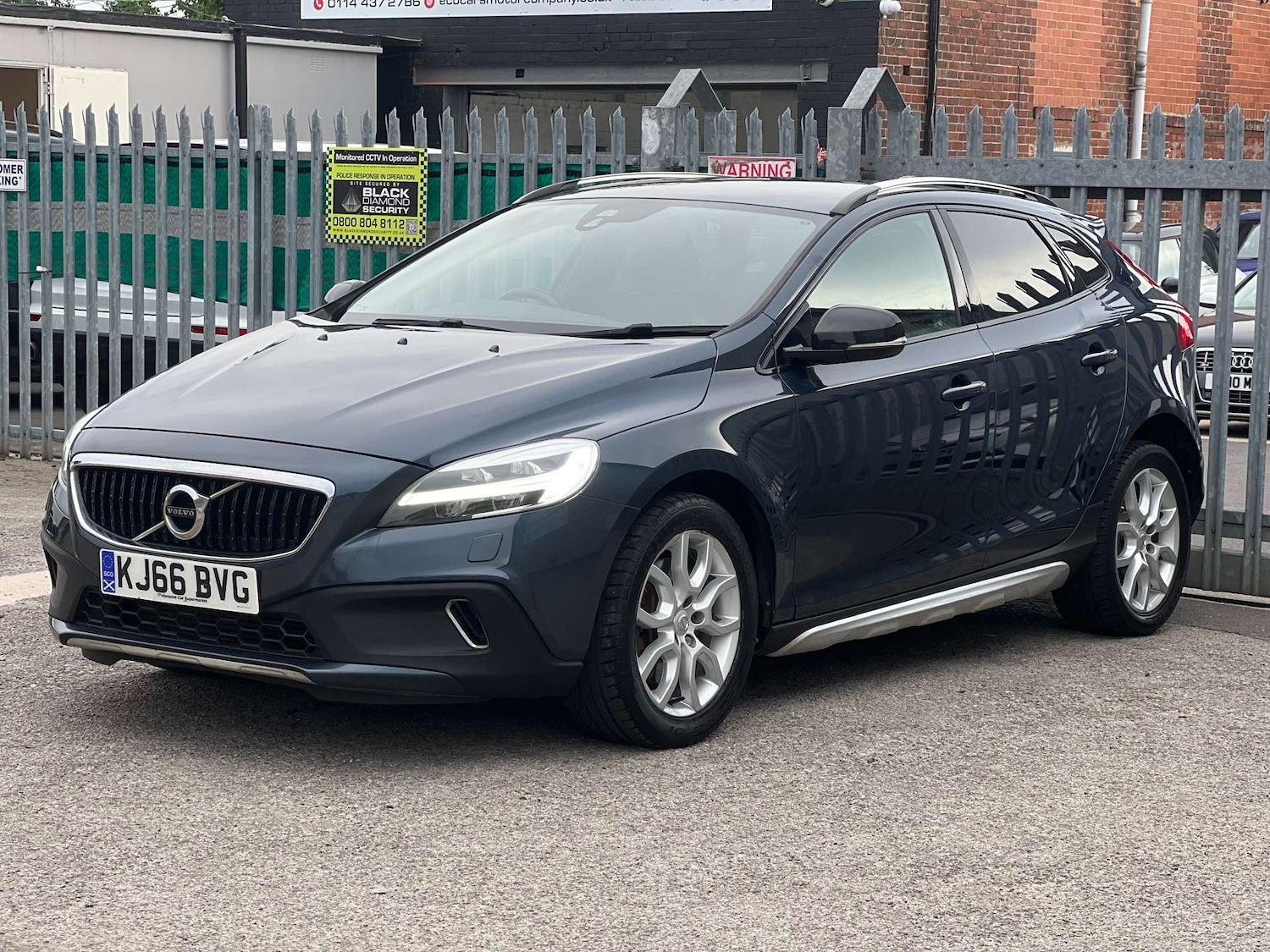 Used Volvo V40 2017 for sale - 76278139: Photo 3