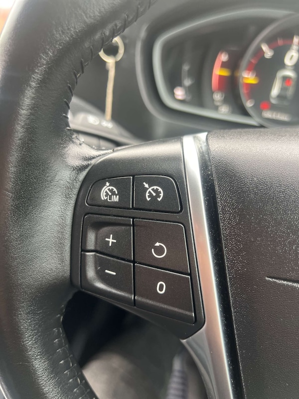 Used Volvo V40 2017 for sale - 76278139: Photo 39