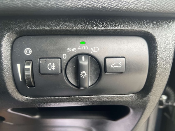 Used Volvo V40 2017 for sale - 76278139: Photo 40