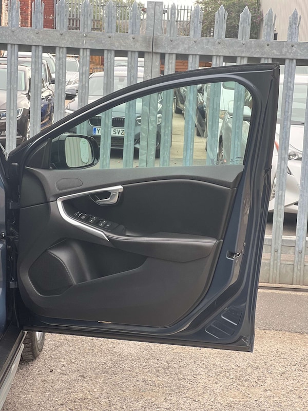 Used Volvo V40 2017 for sale - 76278139: Photo 42