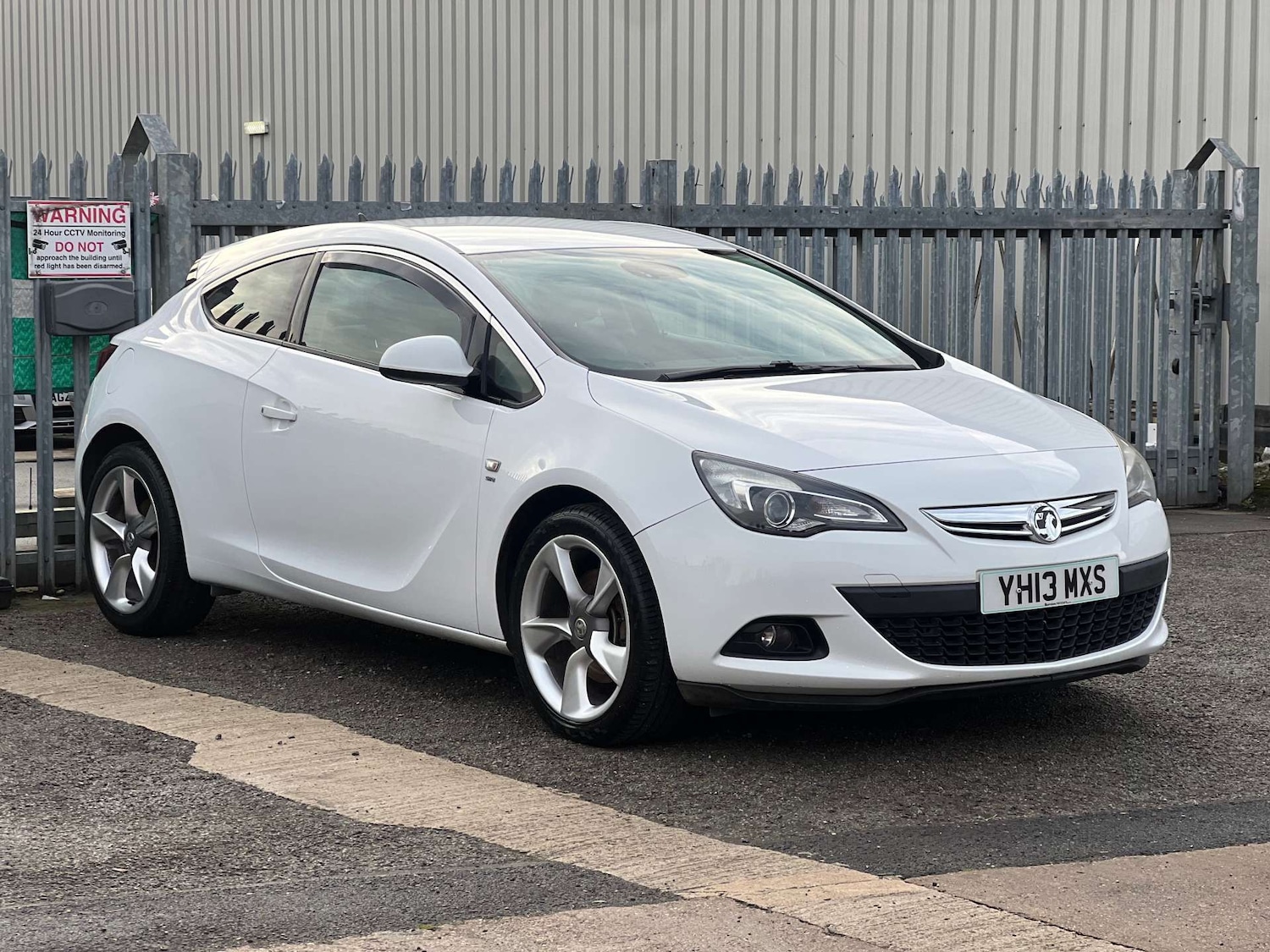Used Vauxhall Astra 2013 for sale - 76924749: Photo 1