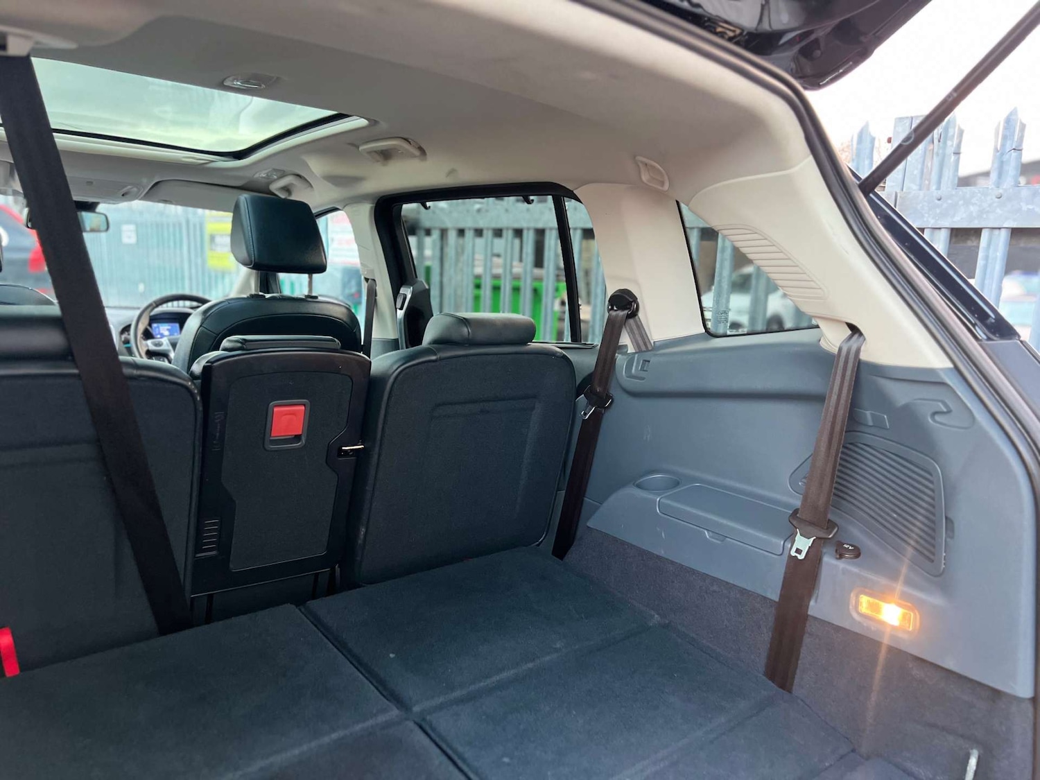 Used Ford Grand C-Max 2015 for sale - 76724038: Photo 25