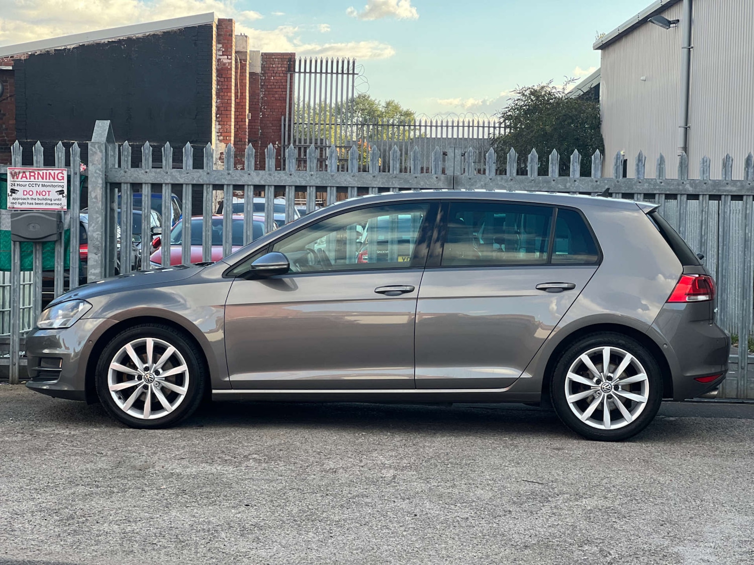 Used Volkswagen Golf 2014 for sale - 76601540: Photo 16