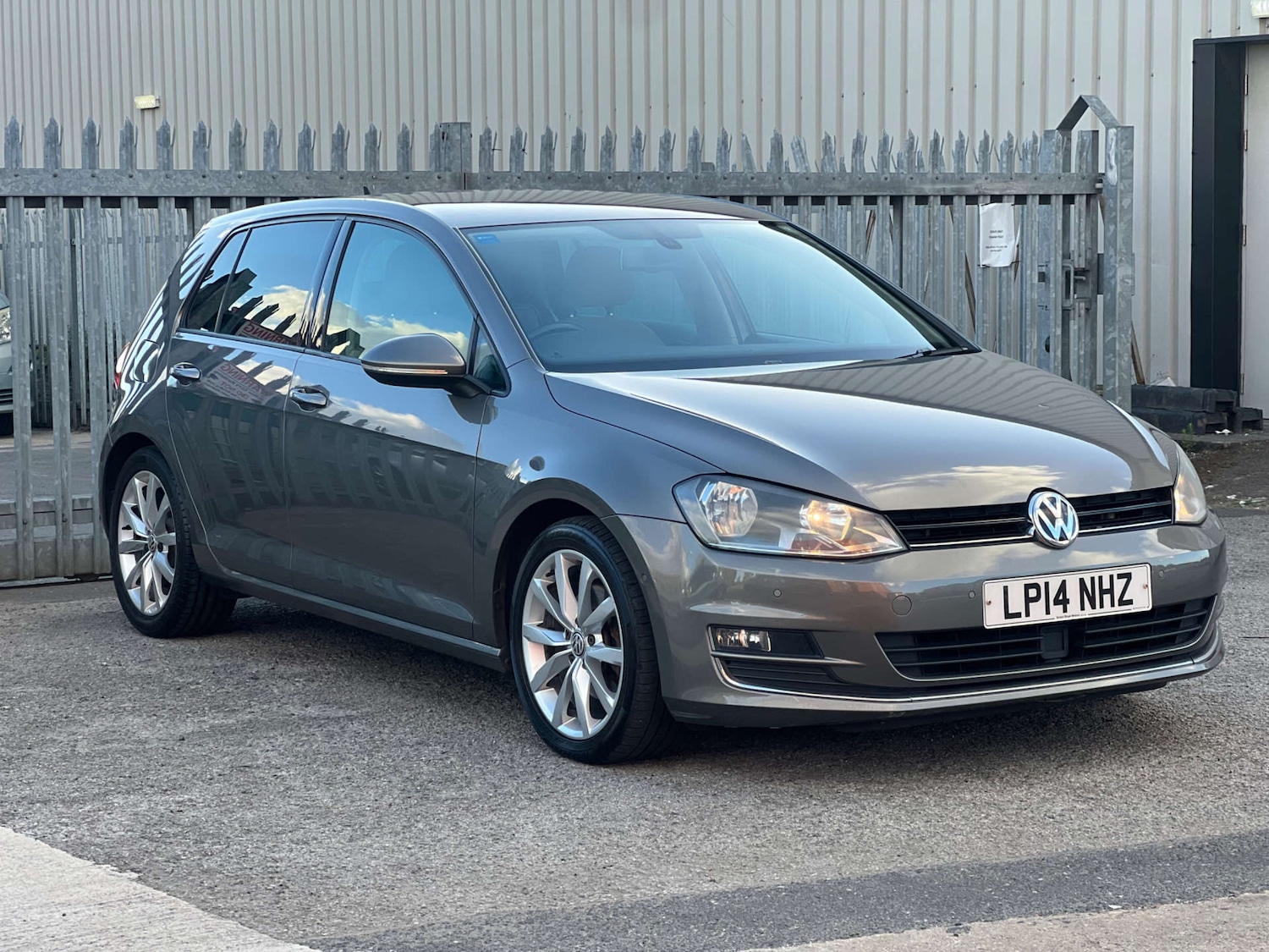 Used Volkswagen Golf 2014 for sale - 76601540: Photo 4