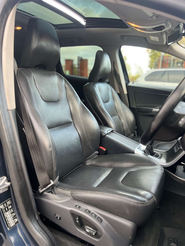 Used Volvo XC60 2015 for sale - 76304416: Photo 2