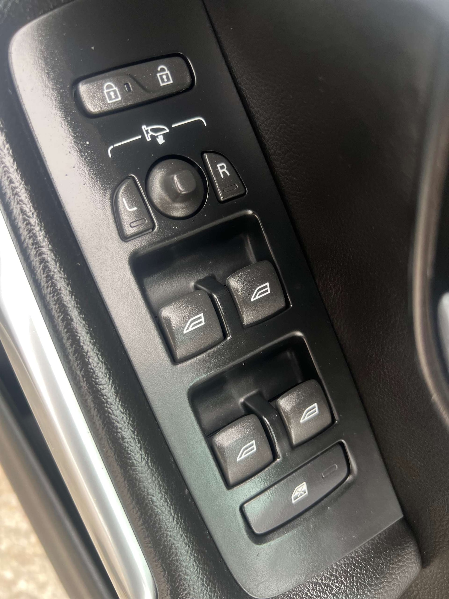 Used Volvo V40 2017 for sale - 77003494: Photo 28