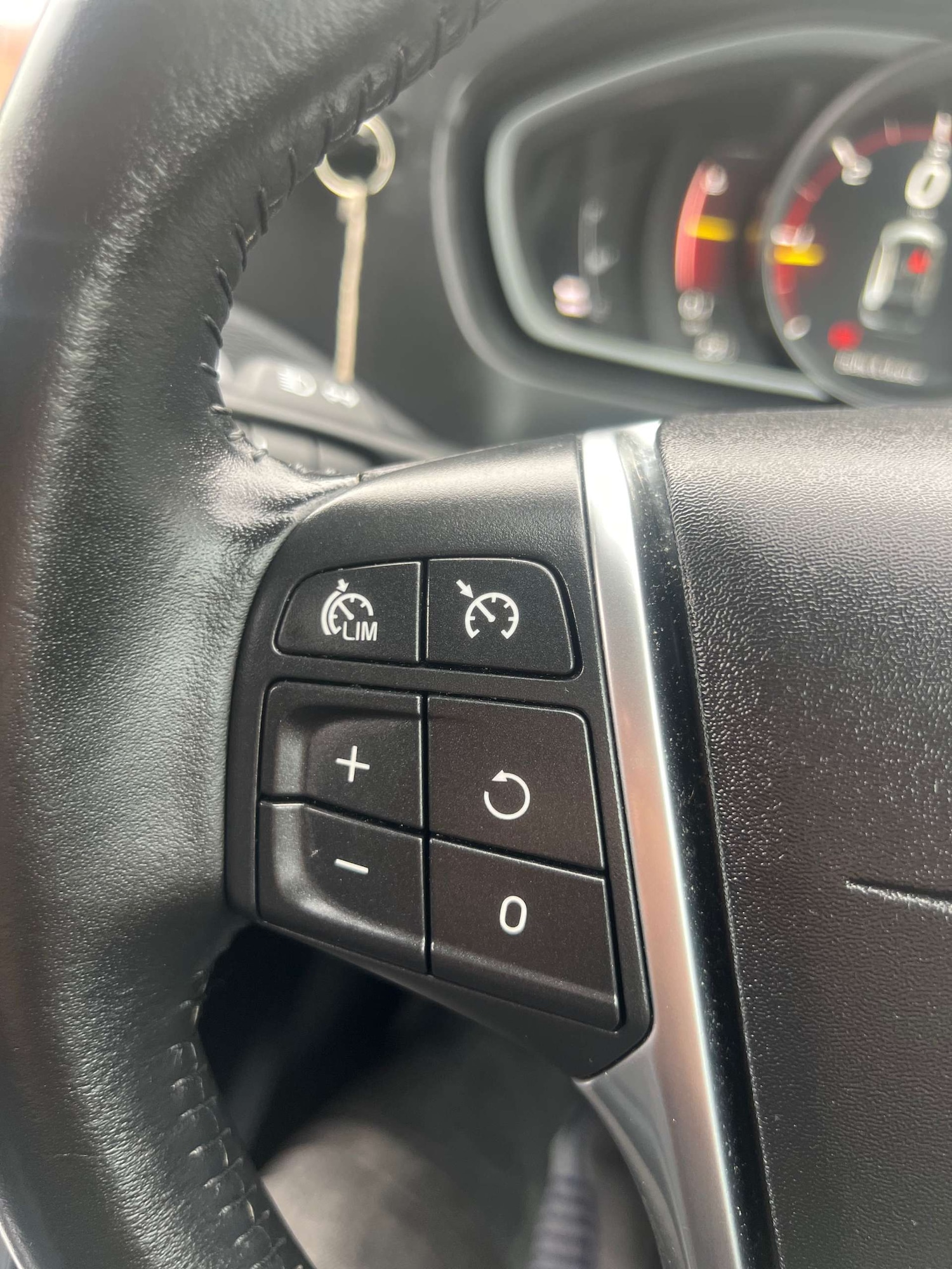 Used Volvo V40 2017 for sale - 77003494: Photo 39