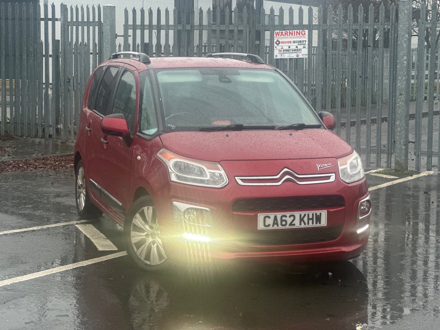 Used Citroen C3 Picasso 2013 for sale - 77271600: Photo 2