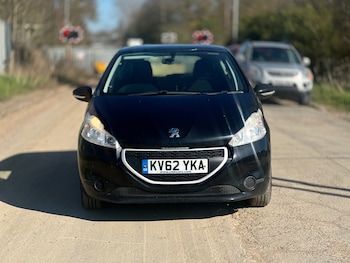 Used Peugeot 208 2012 for sale - 77932965: Photo