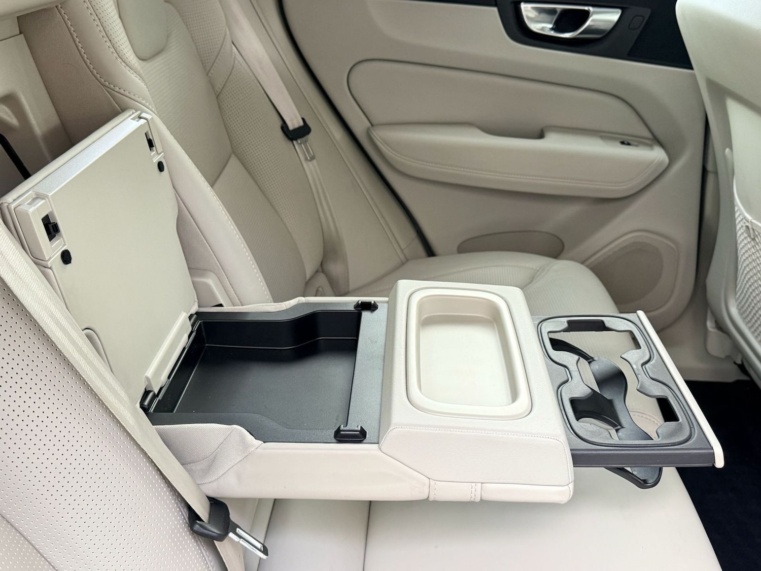 Used Volvo XC60 2018 for sale - 77324772: Photo 12