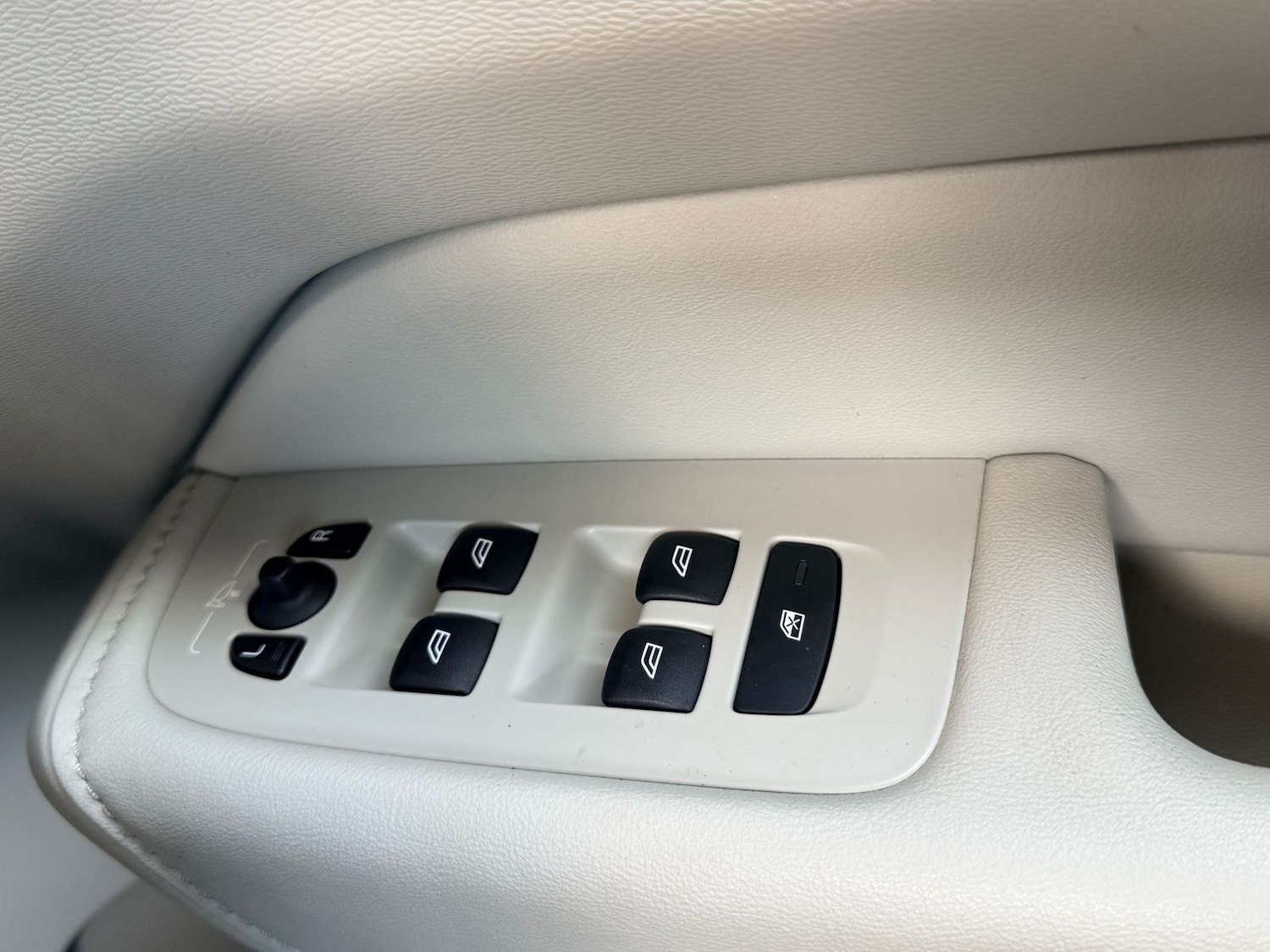 Used Volvo XC60 2018 for sale - 77324772: Photo 16