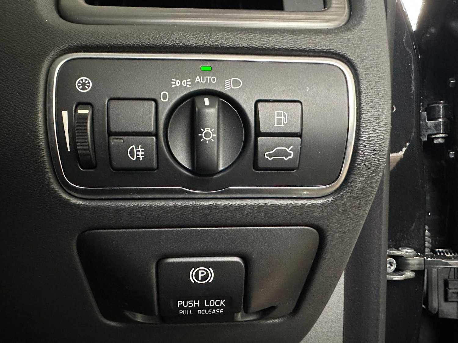 Used Volvo XC70 2014 for sale - 76480061: Photo 15