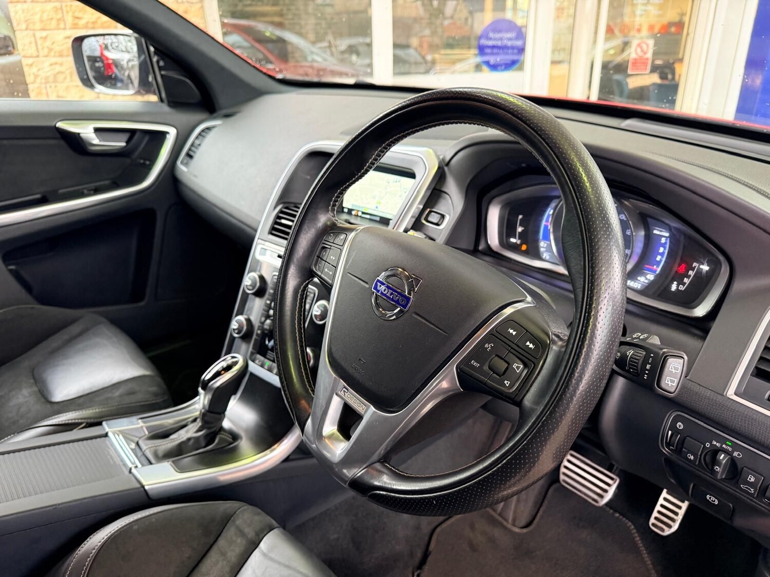 Used Volvo XC60 2015 for sale - 77710956: Photo 10