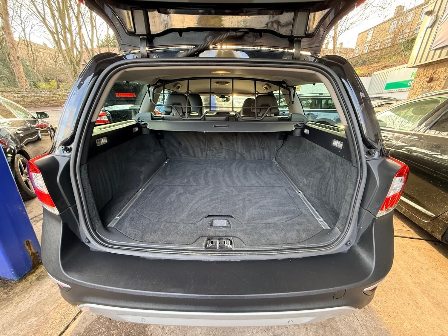 Used Volvo XC70 2014 for sale - 77269429: Photo 10