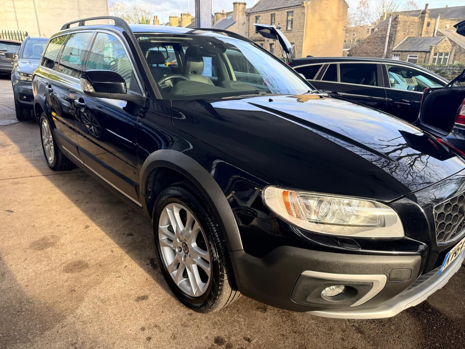 Used Volvo XC70 2014 for sale - 77269429: Photo 2