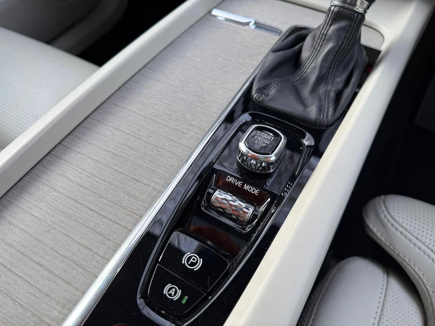 Used Volvo XC60 2019 for sale - 77942289: Photo 12