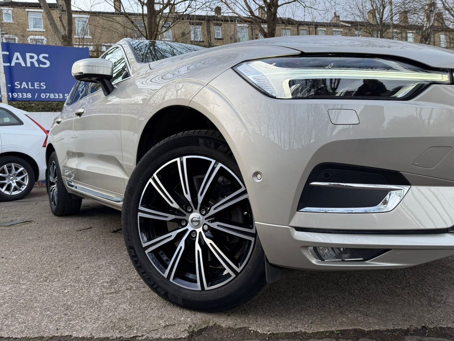 Used Volvo XC60 2019 for sale - 77942289: Photo 2