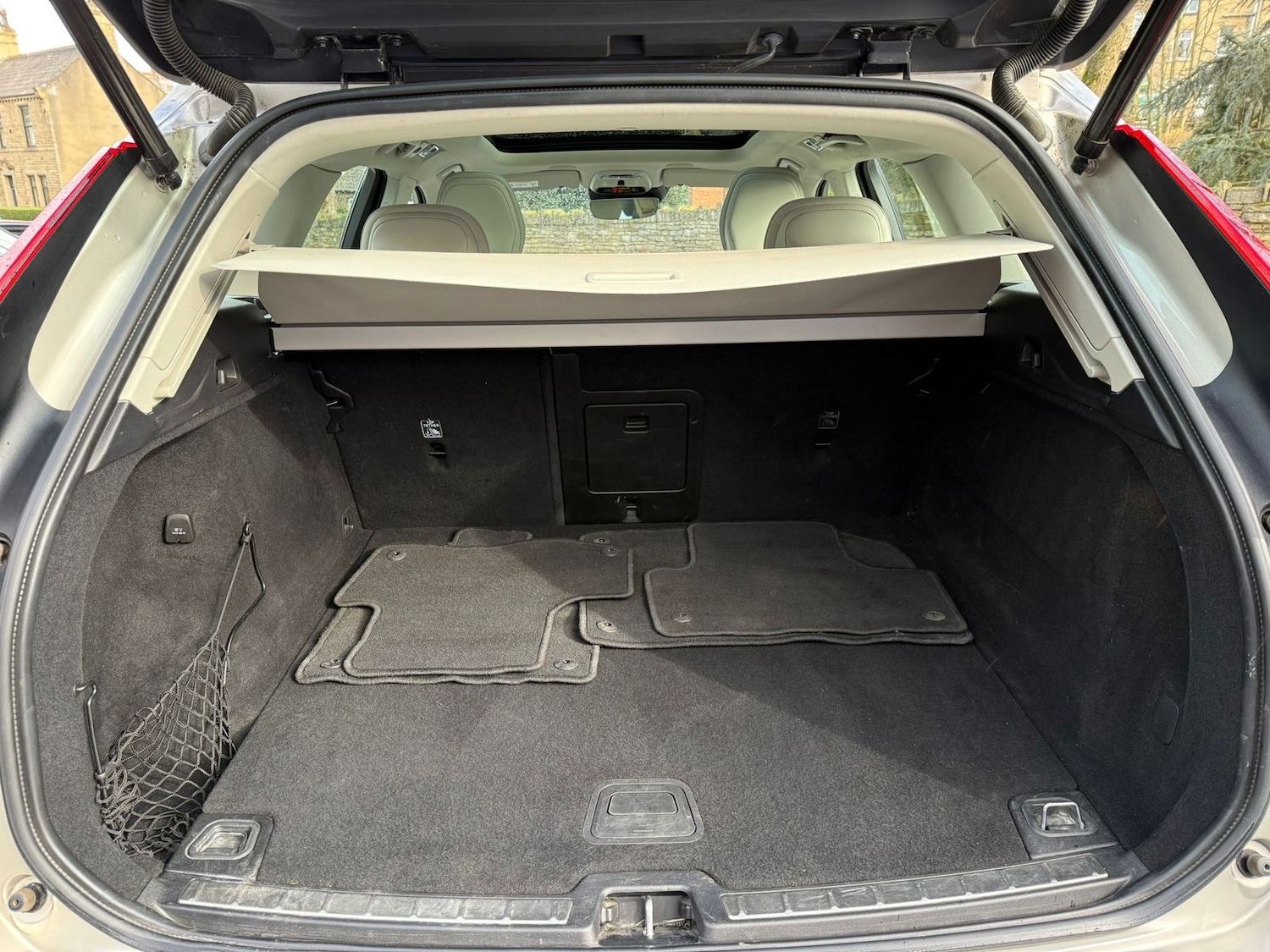 Used Volvo XC60 2019 for sale - 77942289: Photo 8