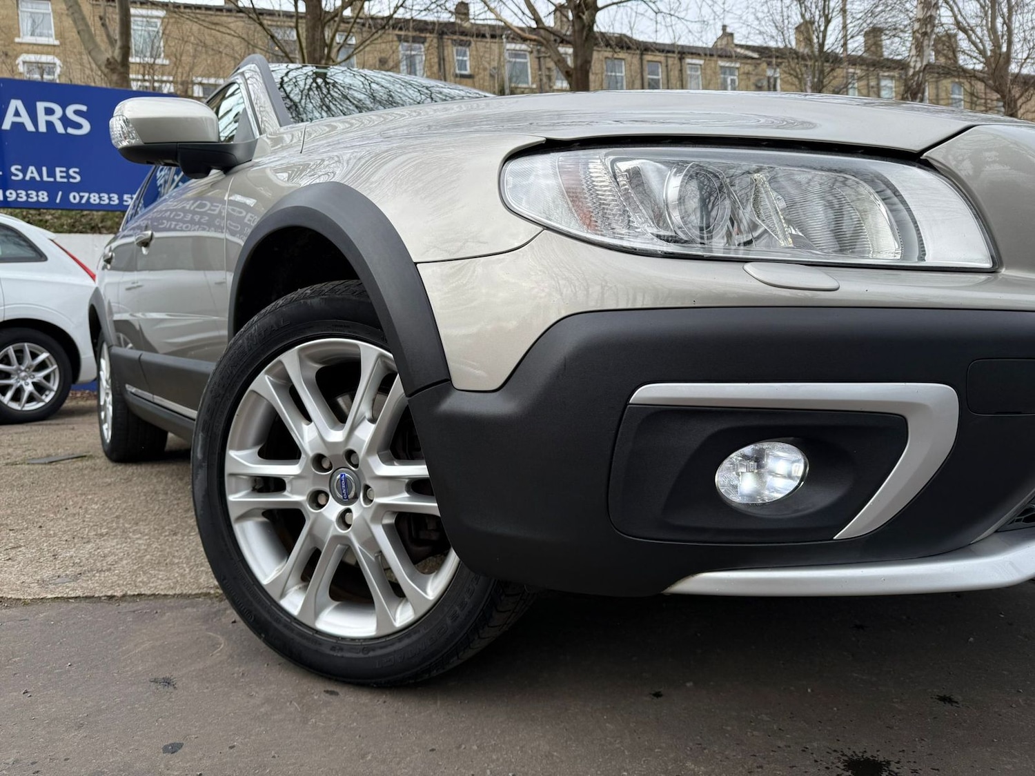 Used Volvo XC70 2014 for sale - 77911360: Photo 2