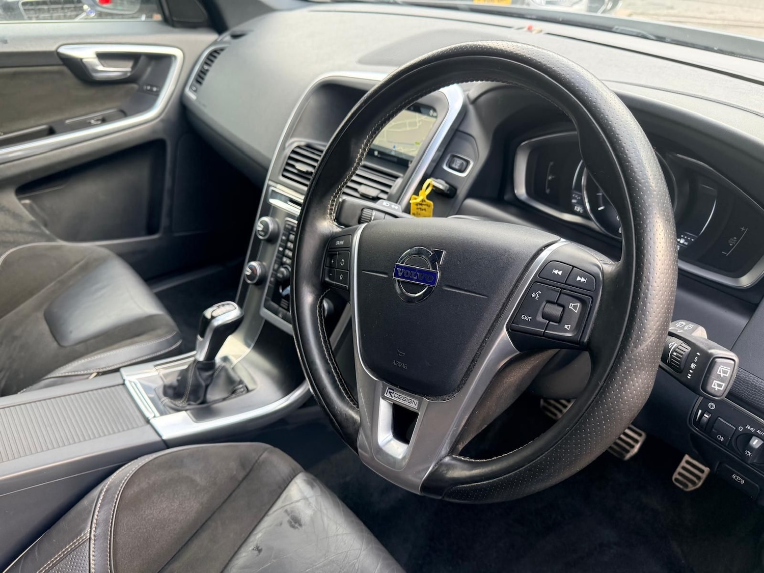 Used Volvo XC60 2015 for sale - 77710959: Photo 2