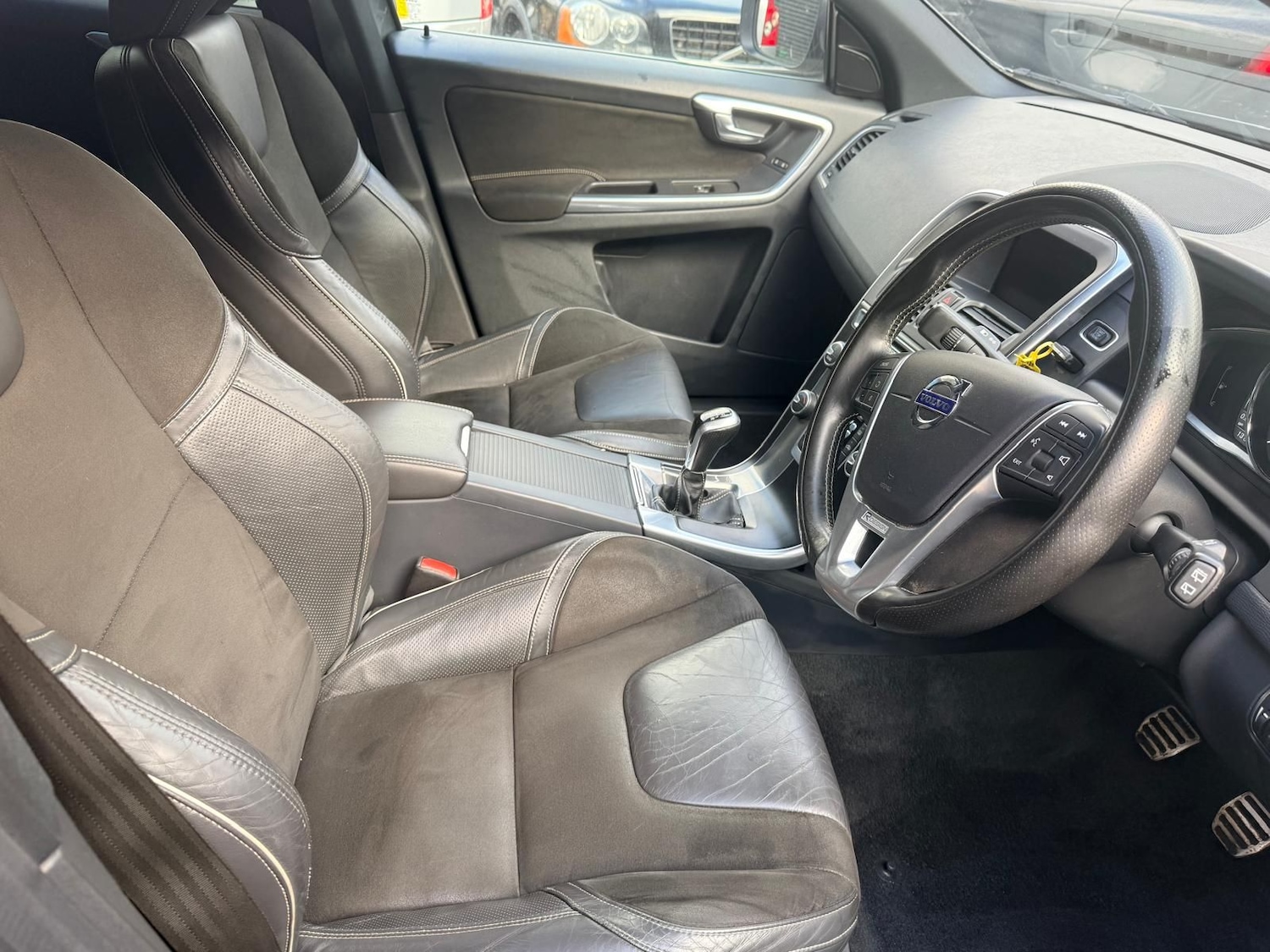 Used Volvo XC60 2015 for sale - 77710959: Photo 3