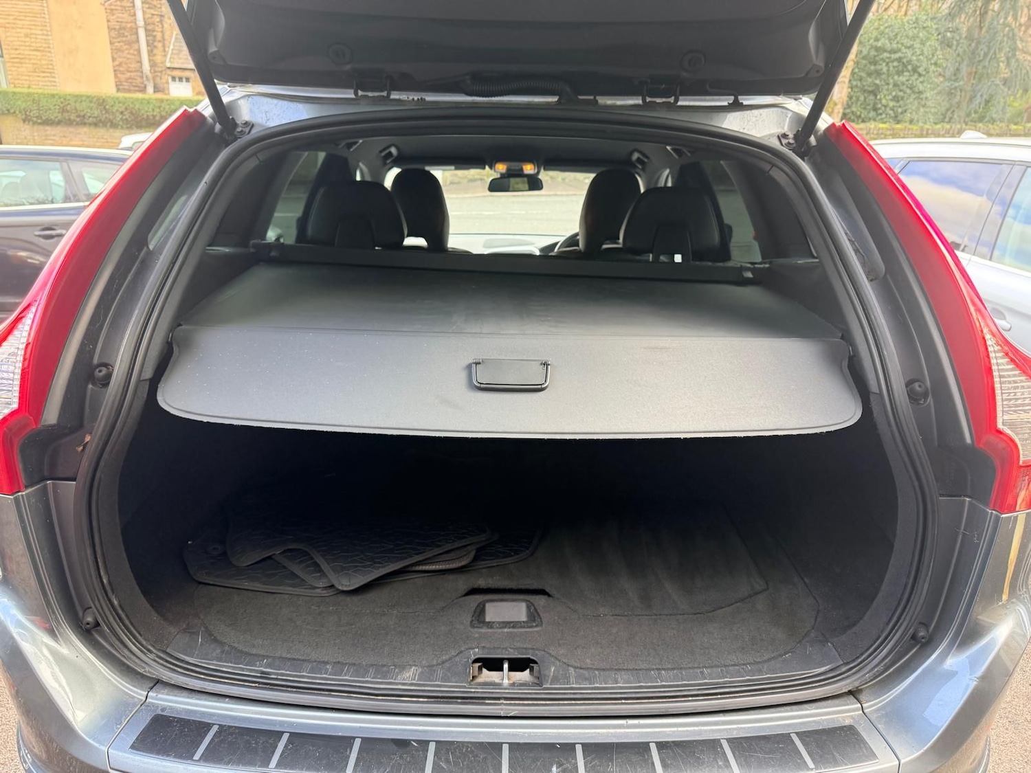 Used Volvo XC60 2015 for sale - 77710959: Photo 4