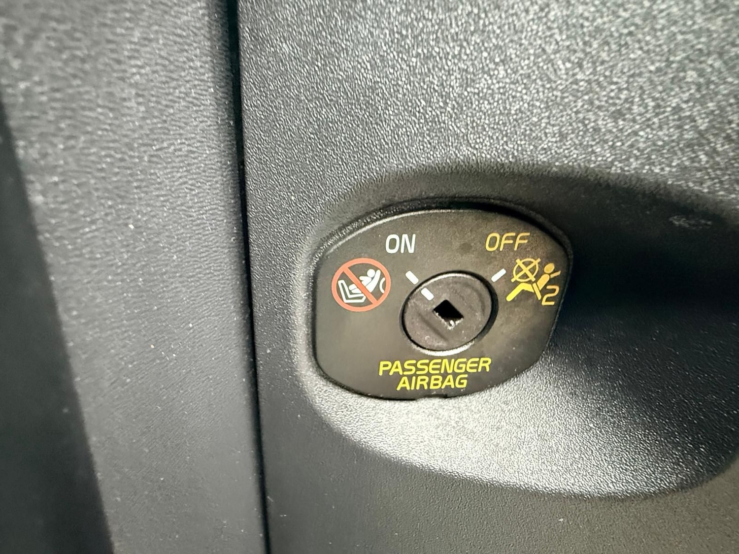 Used Volvo XC60 2017 for sale - 77480309: Photo 23