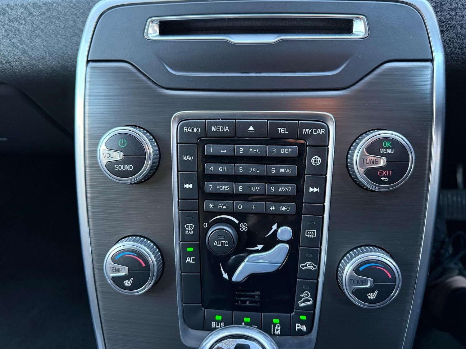 Used Volvo XC70 2015 for sale - 76705652: Photo 14