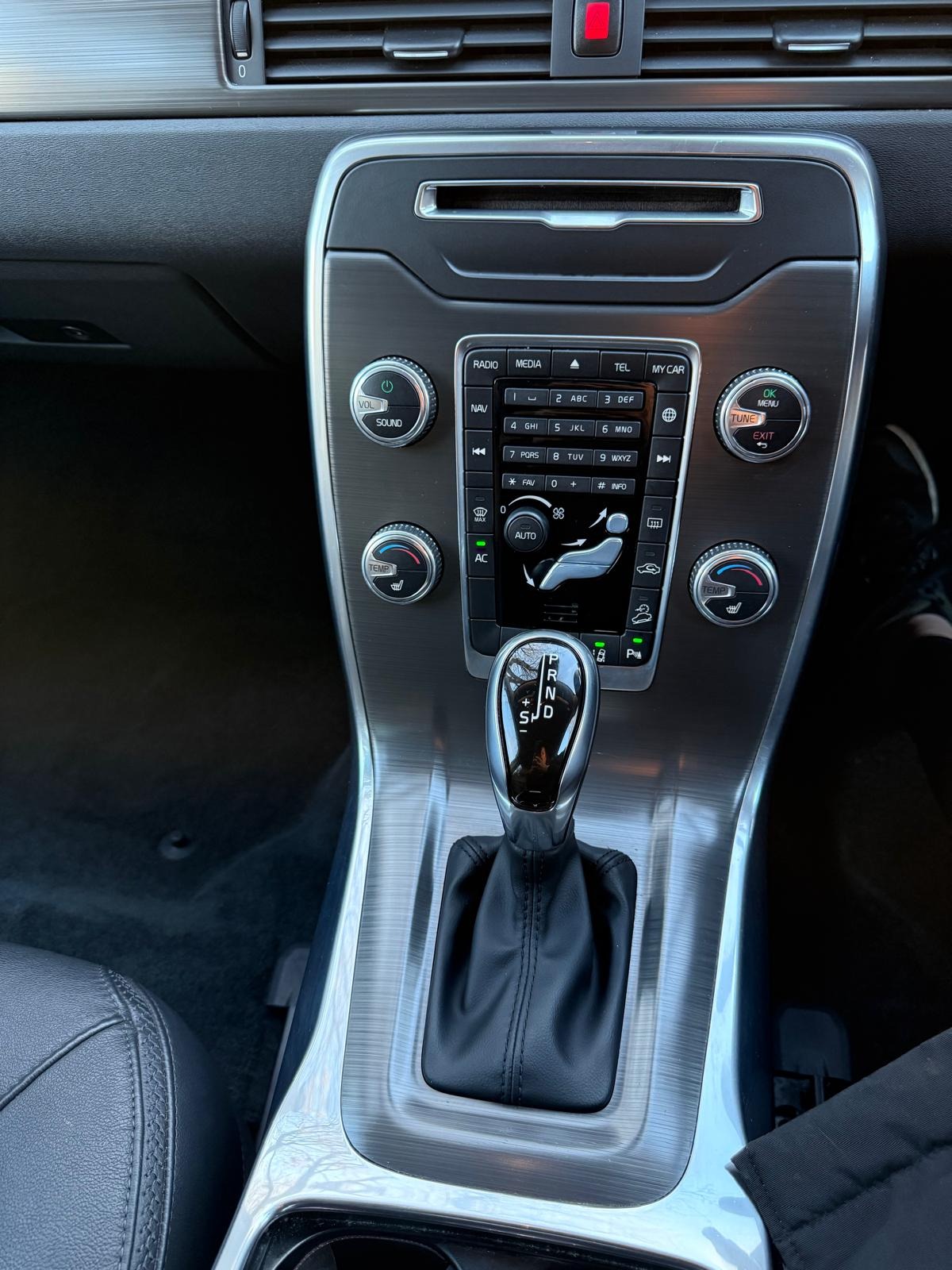 Used Volvo XC70 2015 for sale - 76705652: Photo 15