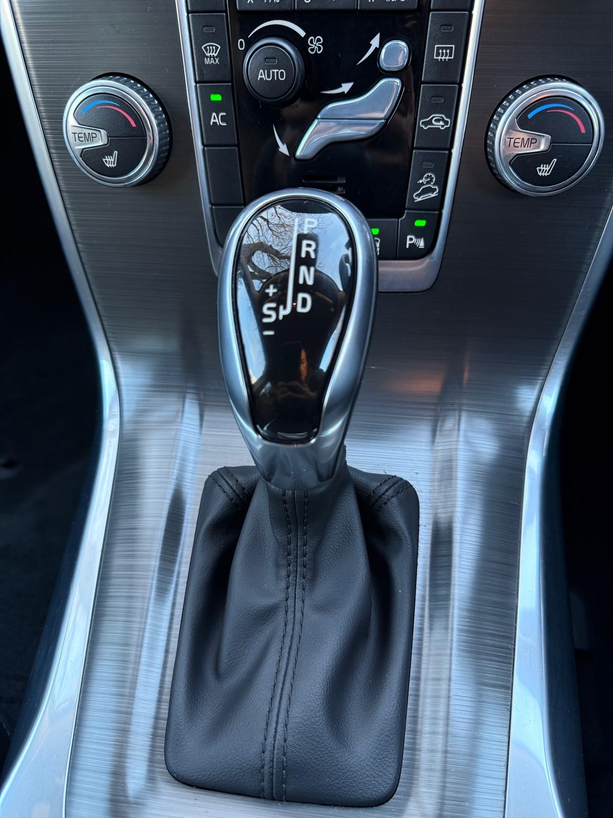 Used Volvo XC70 2015 for sale - 76705652: Photo 16