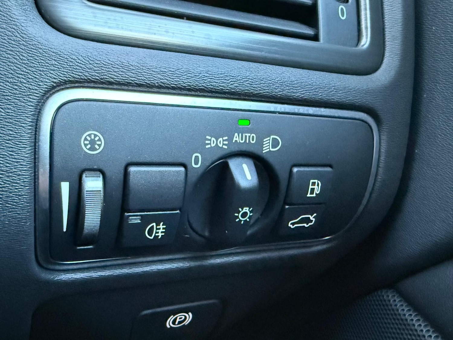 Used Volvo XC70 2015 for sale - 76705652: Photo 30