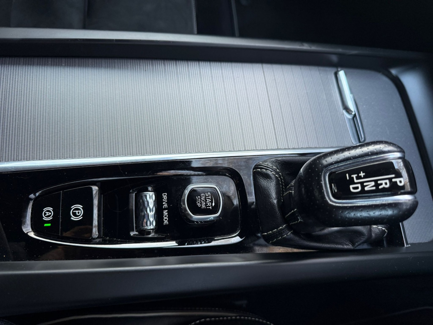 Used Volvo XC60 2018 for sale - 76600063: Photo 32