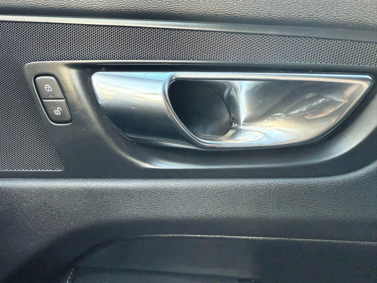 Used Volvo XC60 2018 for sale - 76600063: Photo 33