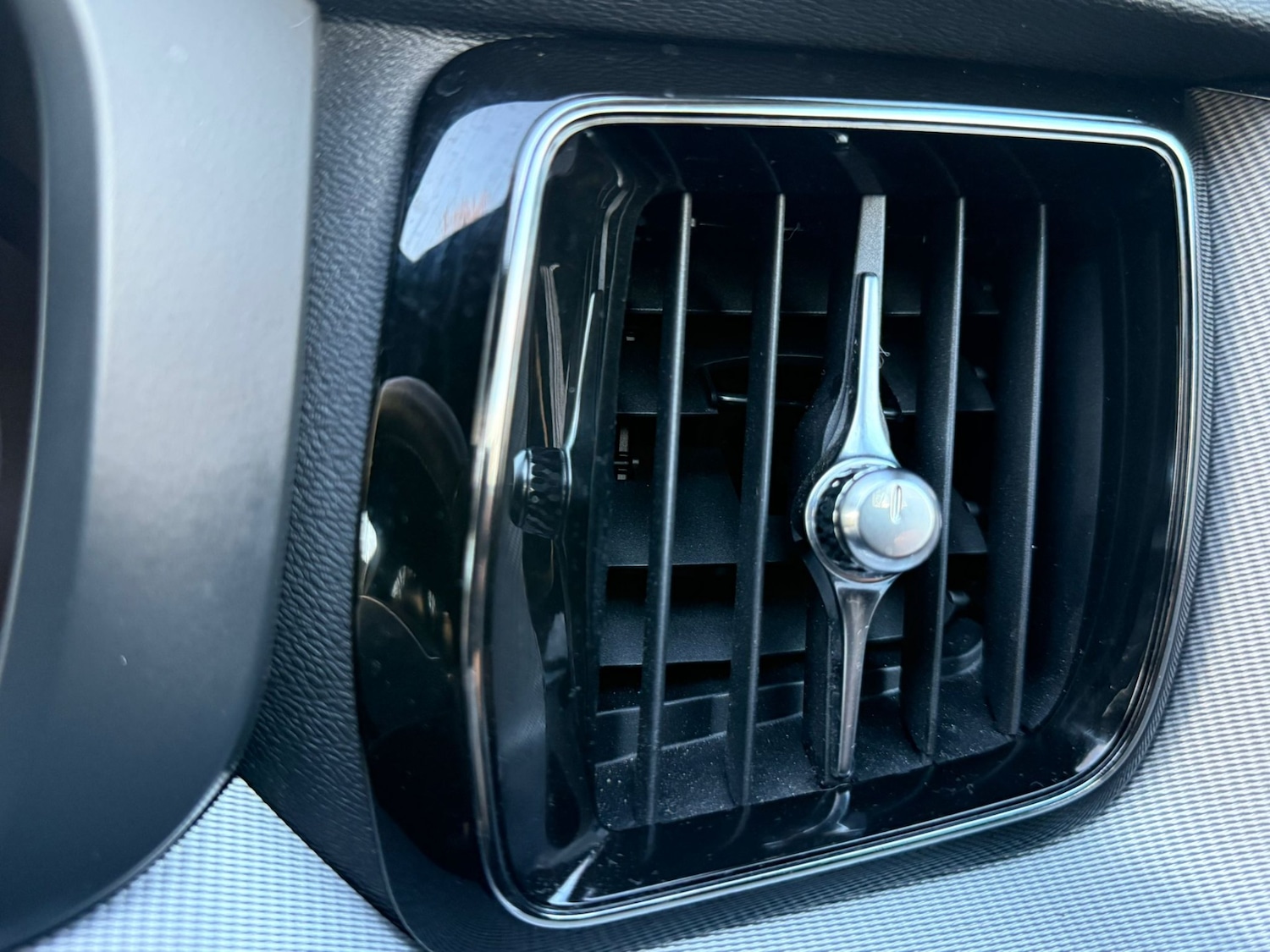 Used Volvo XC60 2018 for sale - 76600063: Photo 35