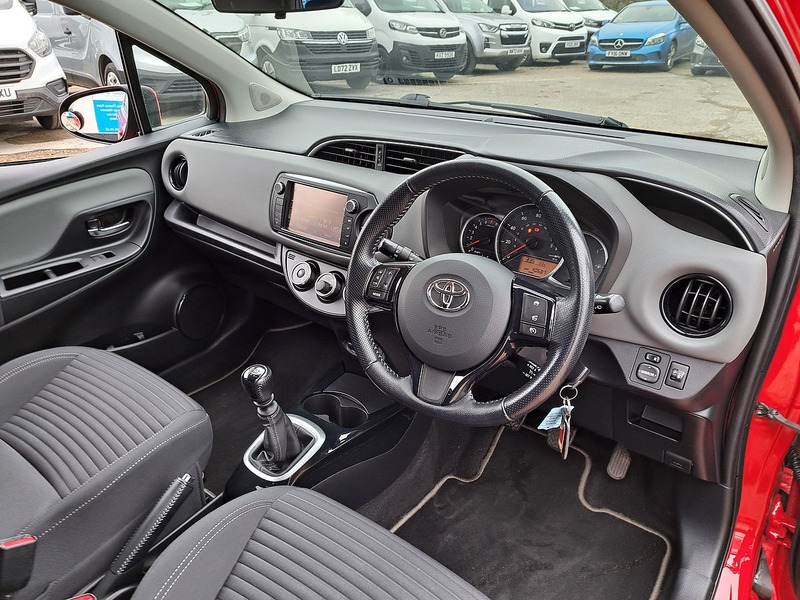 Used Toyota Yaris 2016 for sale - 77803218: Photo 2