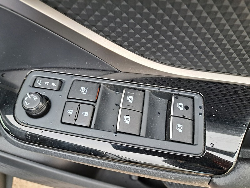 Used Toyota C-HR 2018 for sale - 77231235: Photo 31